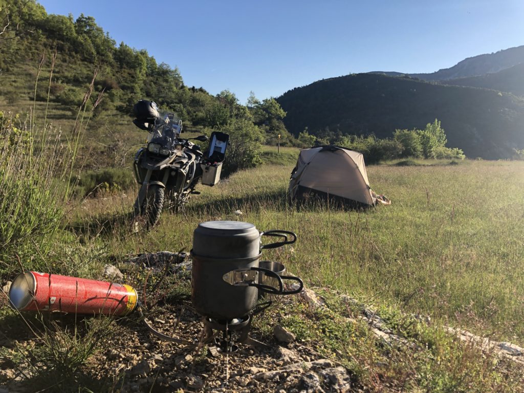 Wildcamping und Cafe - TET France