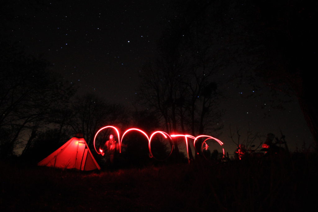 Motocamp bei Nacht