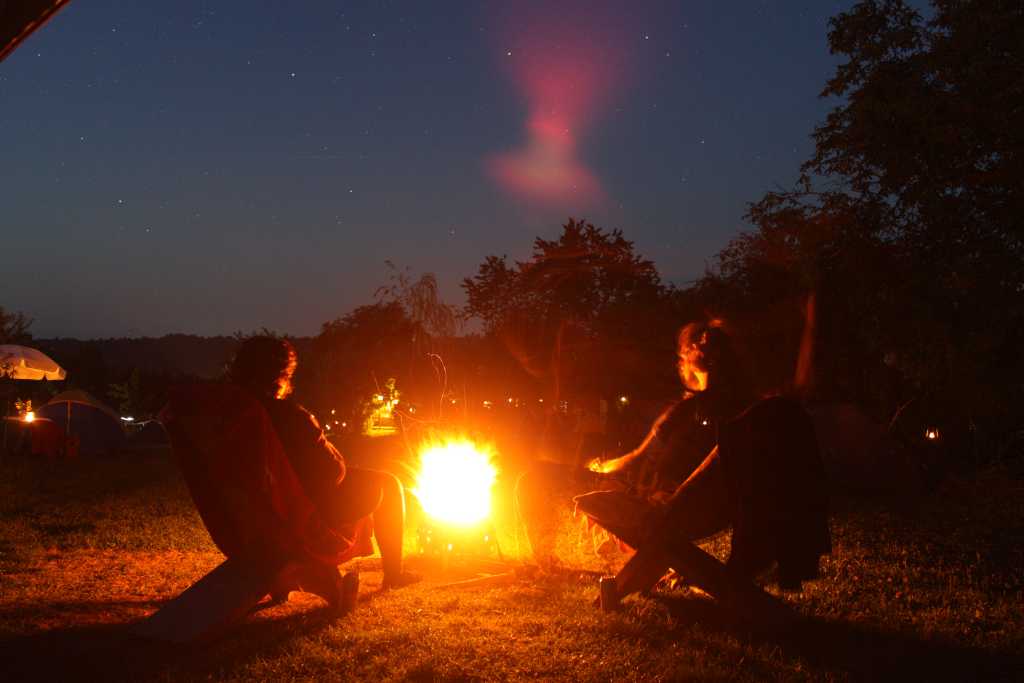 Rumäninen am Lagerfeuer